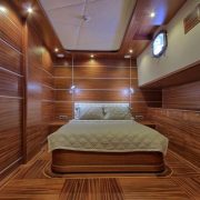 Luxury yacht "DRAGON FLY"